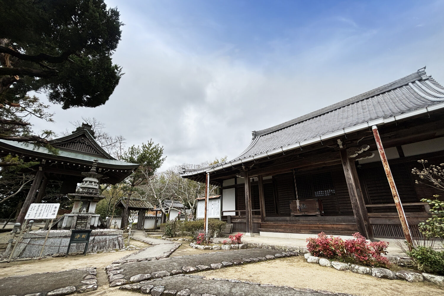 美女丸伝説ゆかりの<br>小童寺