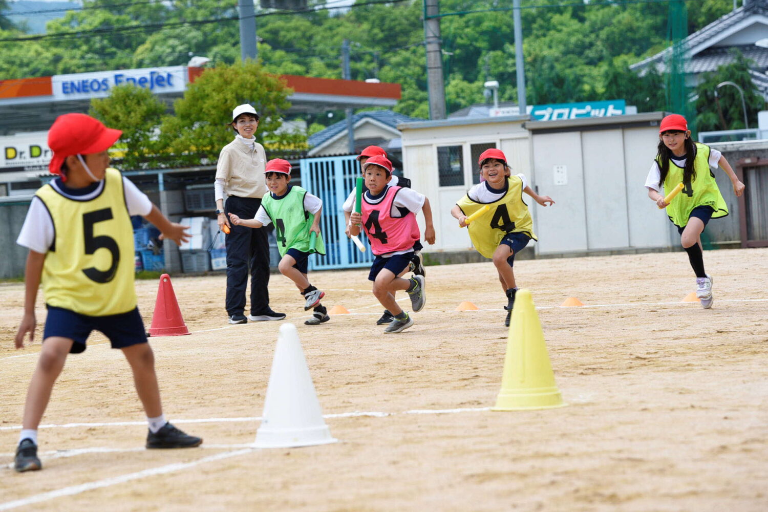 オリンピック出場選手が<br>川西市内小学校で陸上を指導