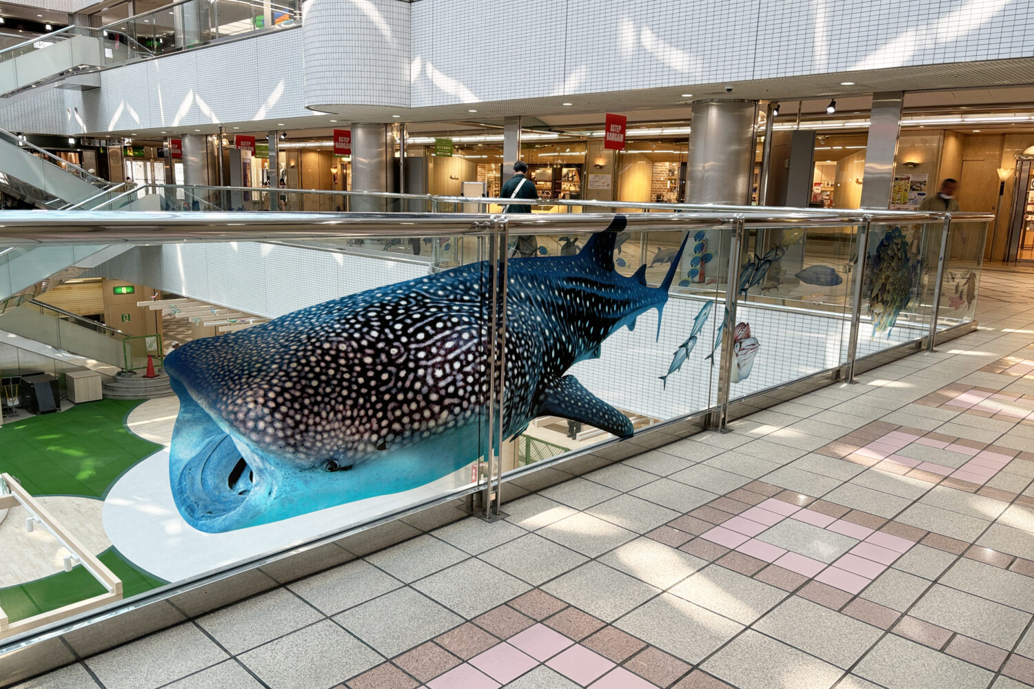 かわにしまるごと水族館<br>装飾始まる