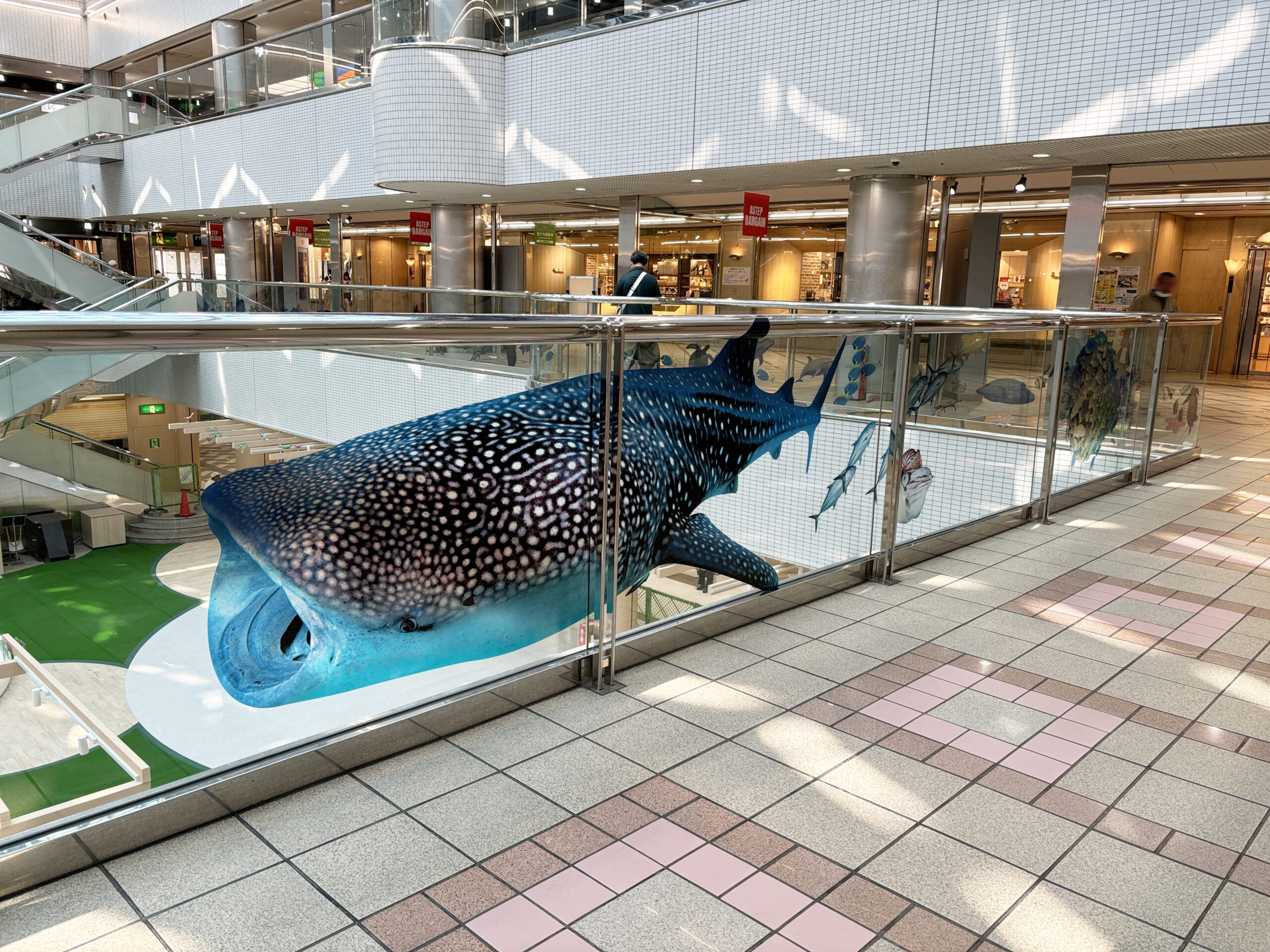 かわにしまるごと水族館<br>装飾始まる